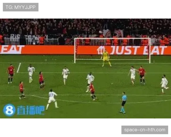 沃特金斯因轻微肌肉紧张缺席训练,其射门次数为队内第一